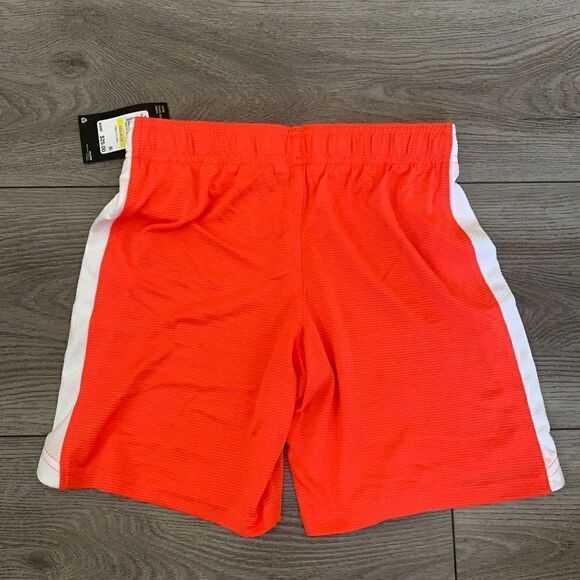 Under Armour boy shorts  H2O -DRI wicks sweat to keep you dry and comfortable - Picture 2 of 5